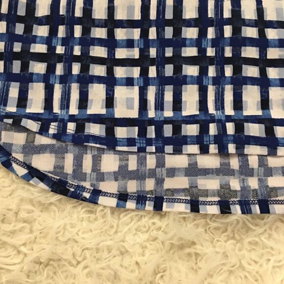 ELLE plus size Rayon Pleated back top - Picture 4 of 7